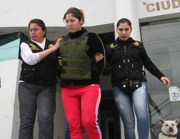 Caen mujeres que abastecían armas a bandas del Callao