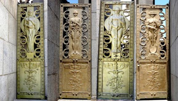 Denuncian la desaparición de cuatro puertas de bronce del  Monumento a los Héroes del 41, ubicado en el Campo de Marte. (Foto: Lima Gris)