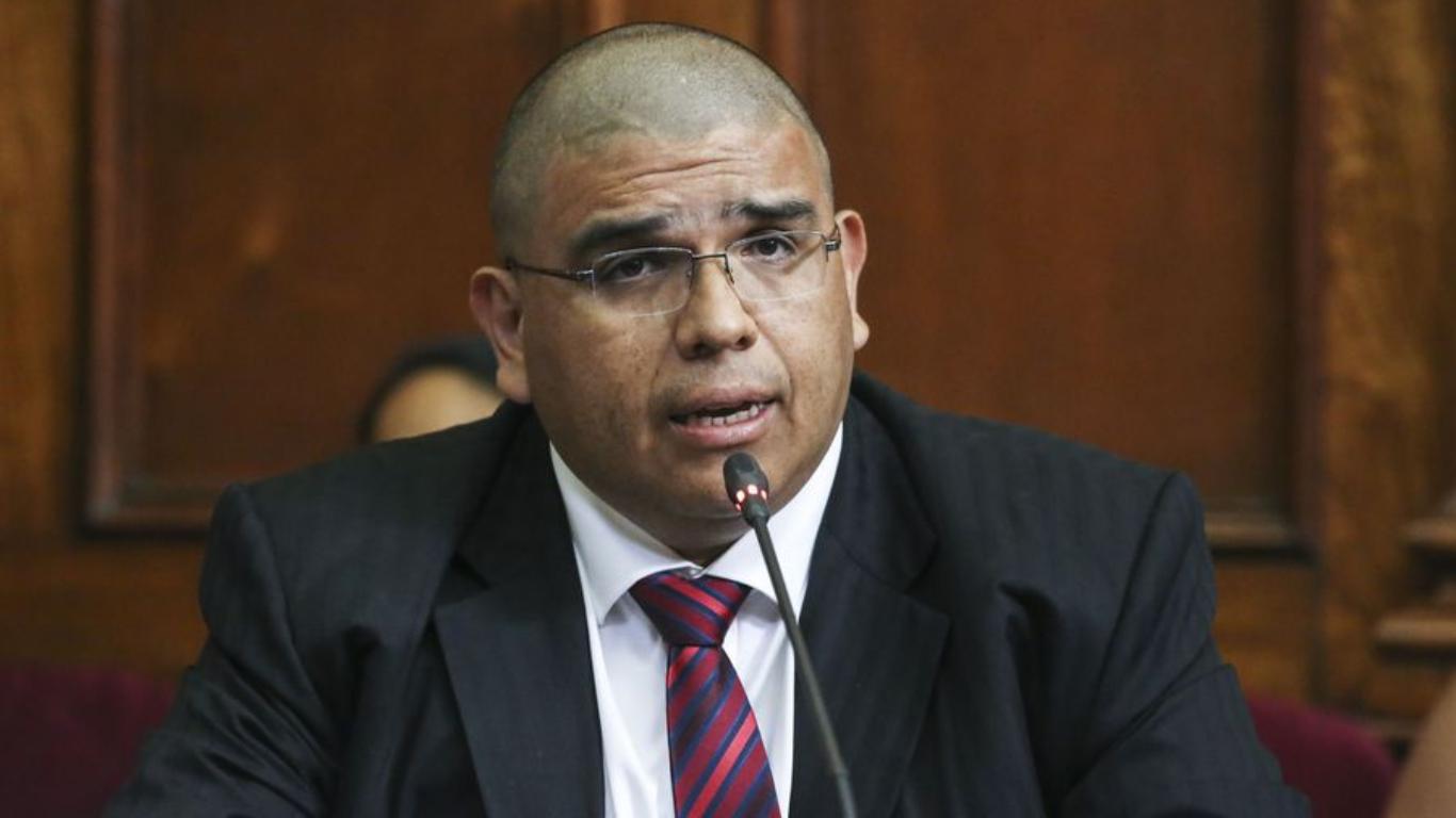 Respecto al motín que ocurrió este último lunes en el penal Castro Castro y hoy en el penal de Lurigancho, Fernando Castañeda lamentó lo sucedido e indicó que algunos internos intentaban escapar