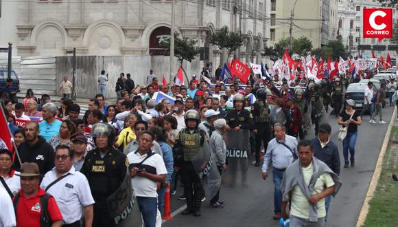 Cientos de manifestantes contra el gobierno de Dina Boluarte se reúnen en la Plaza San Martín. (FOTOS:GEC)