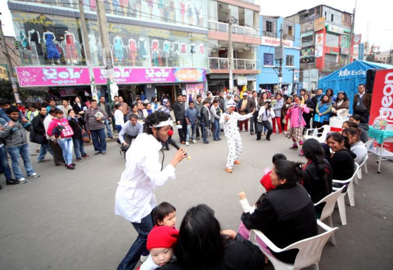 Pobladores de Villa El Salvador recibieron abrigo y vacunas contra AH1N1