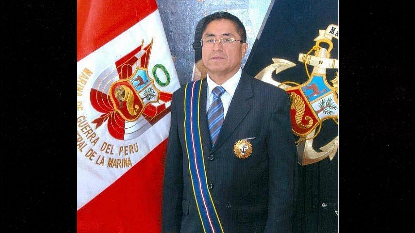 Ministerio de Defensa ordena retirar condecoración naval a juez César Hinostroza