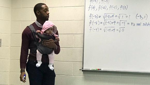 Profesor cargó durante toda su clase a bebé de alumno que no pudo conseguir niñera 
