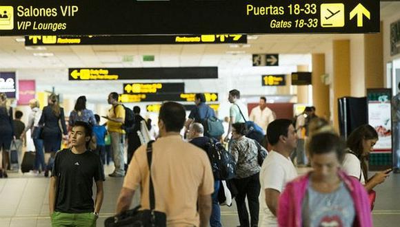 Ley busca obligar a aerolíneas a pagar indemnizaciones a pasajeros