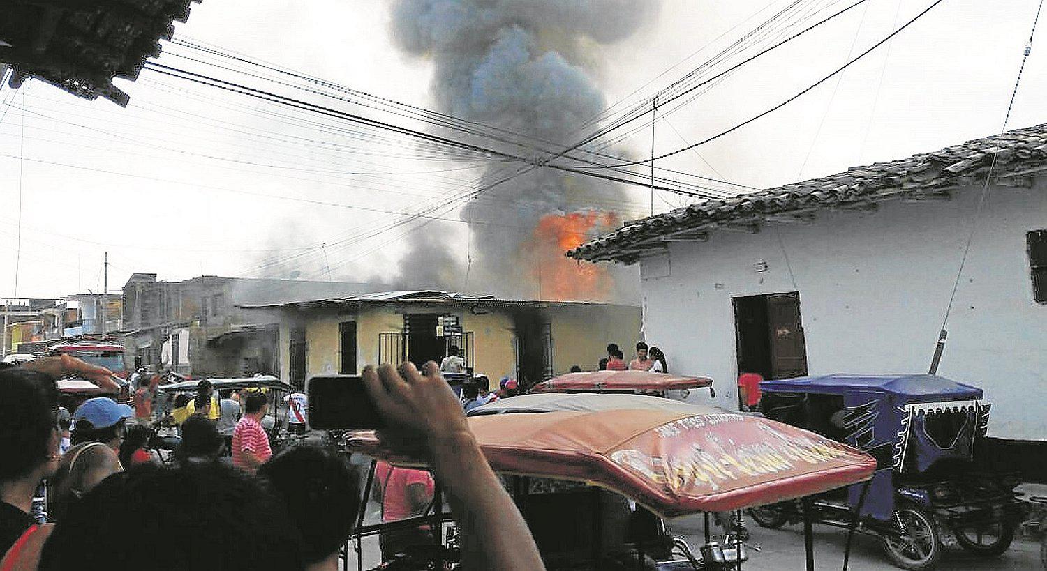 Incendio arrasa con dos viviendas
