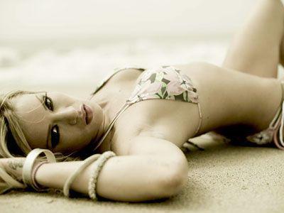 Leslie Shaw critica desnudos de las 'Mujeres de Negro'