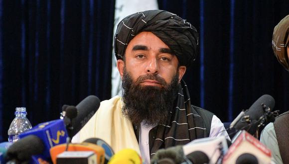 El portavoz de los talibanes, Zabihullah Mujahid, ofrece la primera conferencia de prensa en Kabul el 17 de agosto de 2021.(Hoshang Hashimi / AFP).