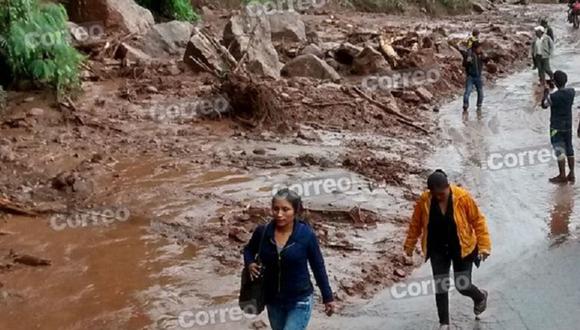 Huaicos afectan carretera y terrenos de cultivo en Huancavelica e Ica