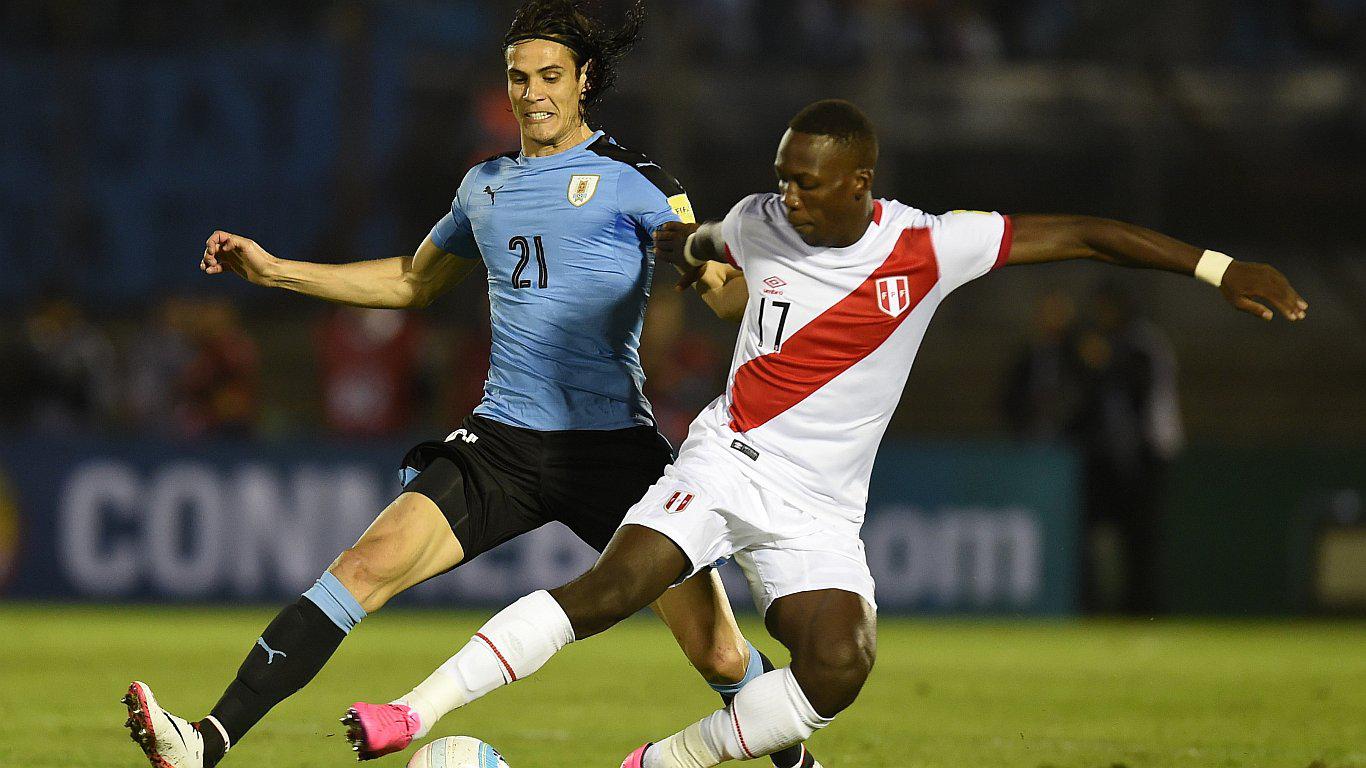 Luis Advíncula es considerado el futbolista más veloz del mundo, según la FIFA