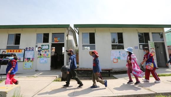 Escolares estudian en aulas prefabricadas por falta de infraestructura| Foto: GEC