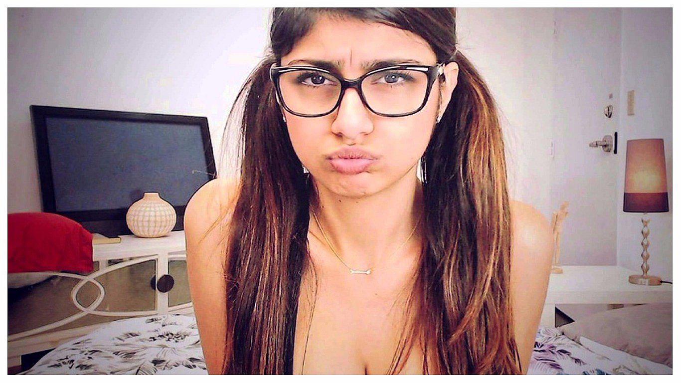 Mia Khalifa publica video sin prenda íntima pero su mascota se roba la atención (VIDEO) 