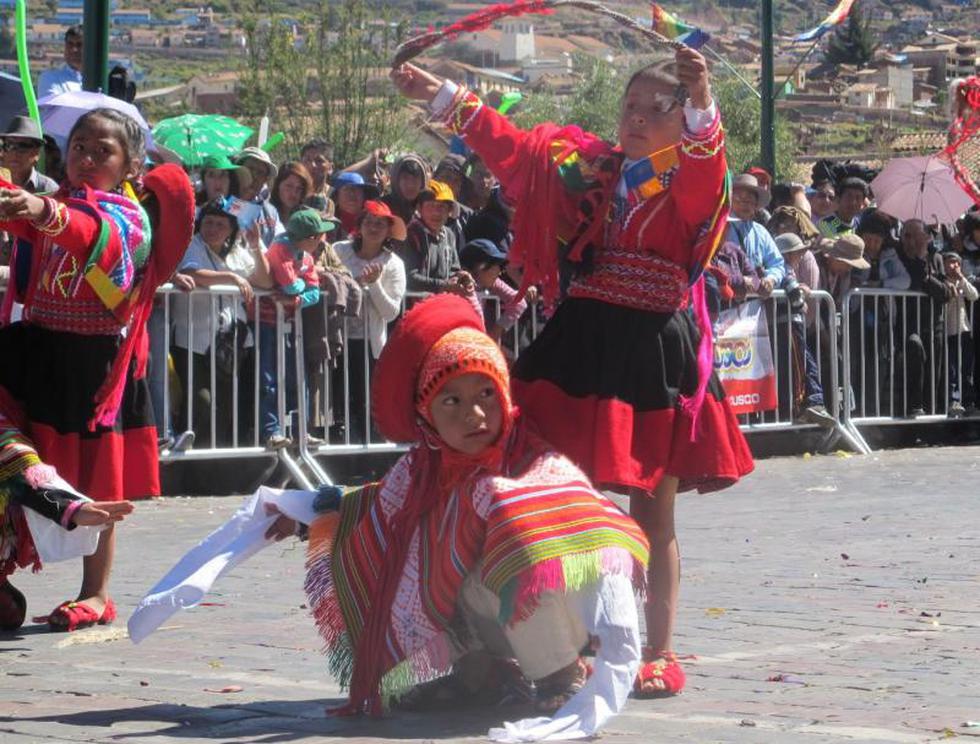 Comenzaron las fiestas de Cusco: Niños desfilaron con trajes típicos