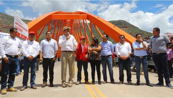 Martín Vizcarra inaugura puente que unirá las regiones de La Libertad y Áncash 