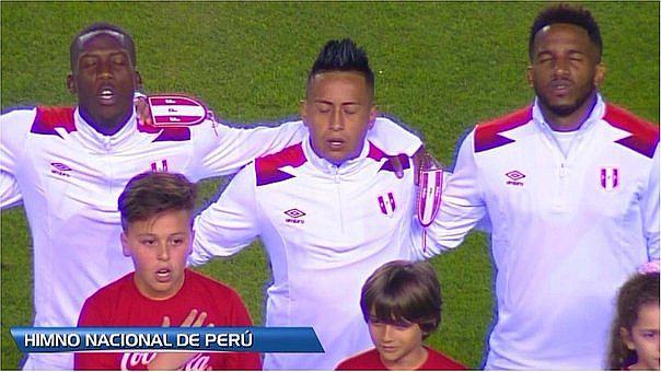 ¿Cómo se canta el Himno Nacional en el estadio?