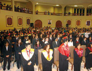 Más de 200 graduados y titulados en la USAT