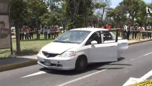Los sicarios realizaron más de 20 disparos a los pasajeros de un auto blanco. Foto: TV Perú Noticias
