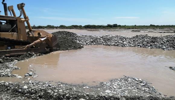 Chincha: Realizan trabajos de contención en el río Matagente.
