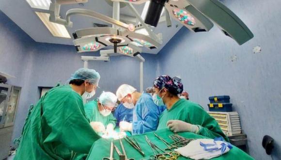 Médicos especialistas intervienen en cirugía general, oftalmología, traumatológica, ginecología y obstetricia.
