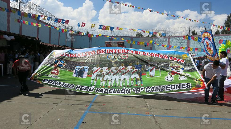 Desde penal de Huancayo, internos mandan mensajes de apoyo a Paolo Guerrero (VIDEO)