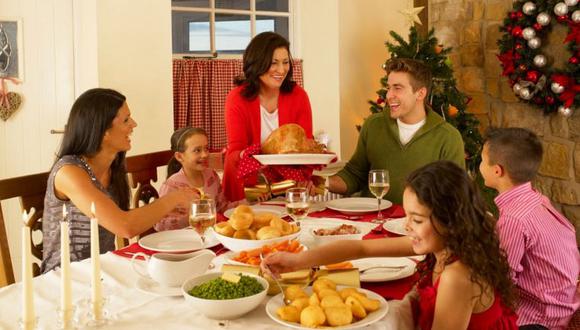 Navidad: Recomendaciones para evitar el estrés y excesos de comidas en estas fiestas (AUDIO)