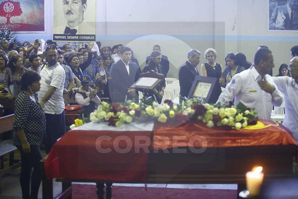 Alan García: Exprimera dama Pilar Nores recibe condolencias durante velatorio en la 'Casa del Pueblo'