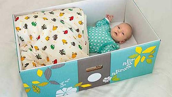 ​¿Por qué cada día hay más bebés durmiendo en cajas de cartón?
