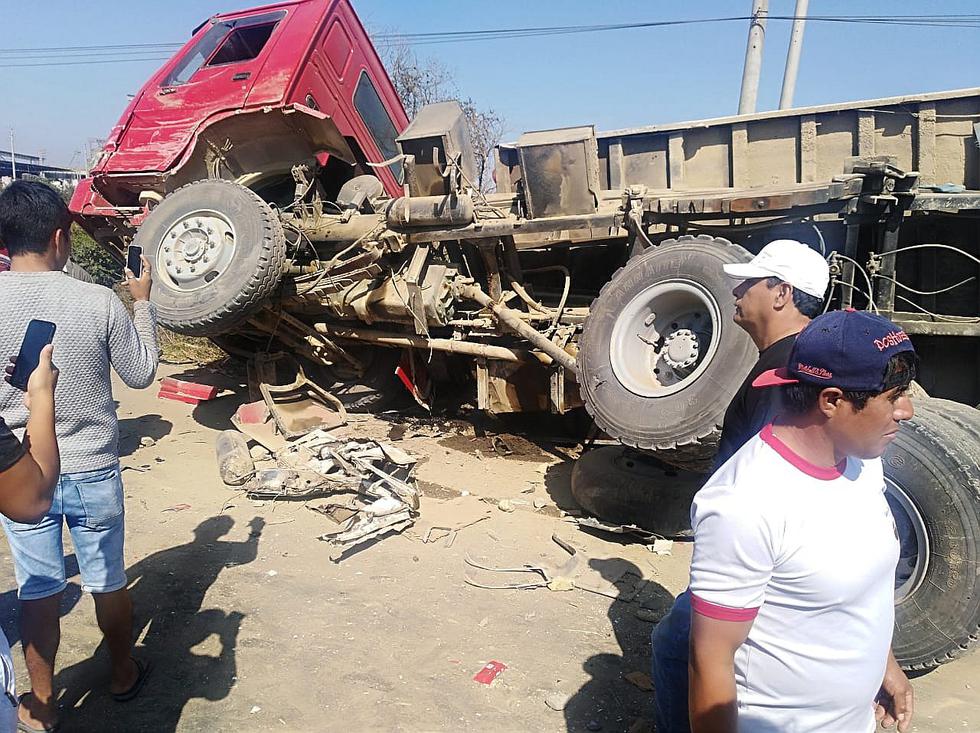 Choque de volquete contra camión repartidor deja seis heridos (VIDEO Y FOTOS)