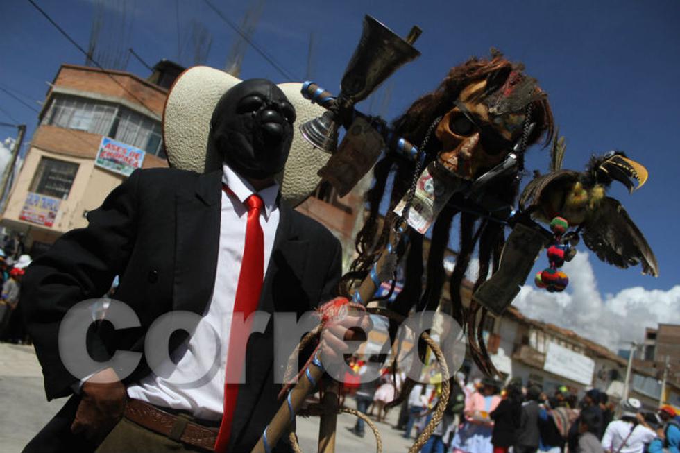 Los Shapis demuestran  devoción por la santísima 'Cruz de Mayo' (FOTOS)