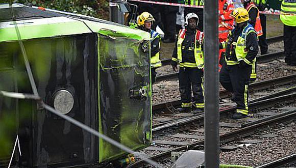 Londres: S​iete muertos y más de 50 heridos al descarrilarse un tranvía 