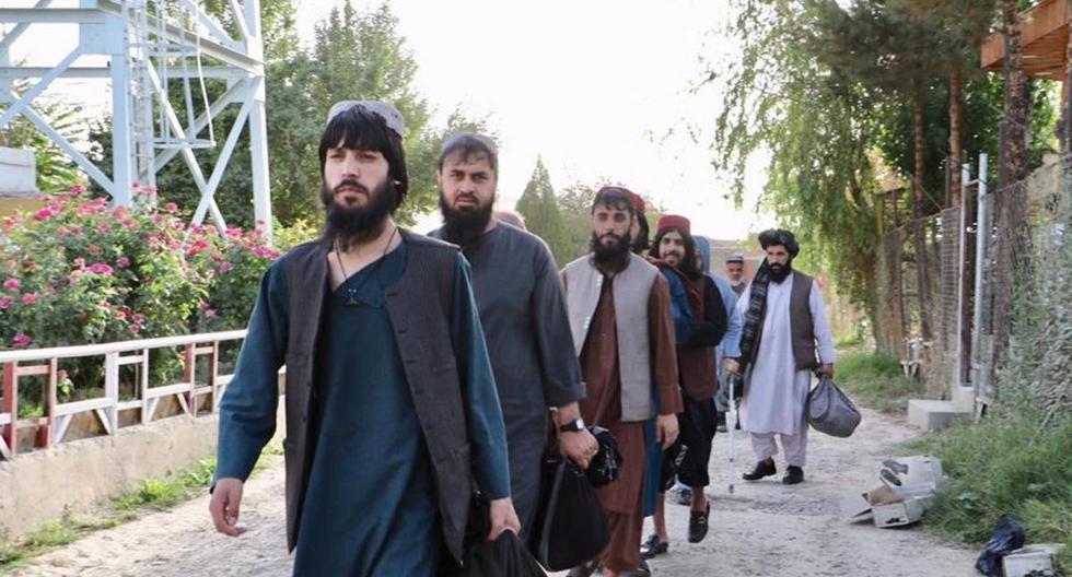 Una fotografía facilitada por el Consejo de Seguridad Nacional (NSC) de Afganistán muestra a prisioneros talibanes preparándose para salir de una prisión gubernamental en Kabul. (EFE/EPA/AFGHANISTAN NATIONAL SECURITY COUNCIL).