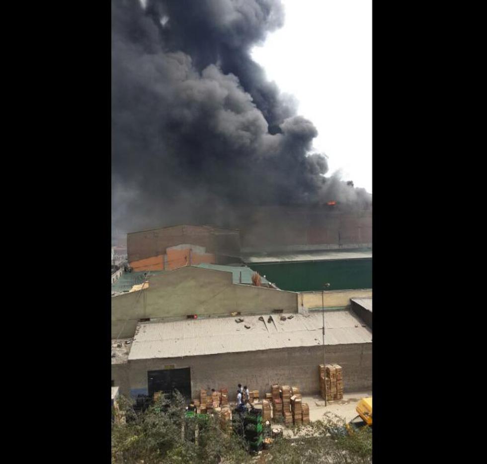 FOTOS: Bomberos lucharon por más cinco horas contra incendio de La Victoria