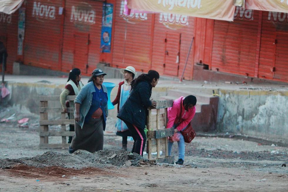 ​Desalojan a comerciantes ambulantes en plataforma de Río Seco (FOTOS)