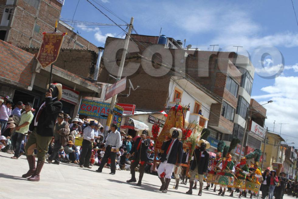 Los Shapis demuestran  devoción por la santísima 'Cruz de Mayo' (FOTOS)