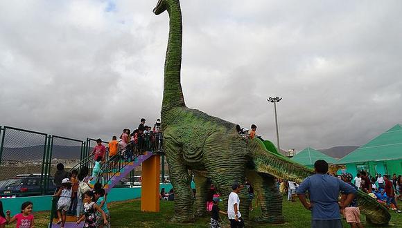 Inauguran parque temático de dinosaurios en la ciudad de Mollendo