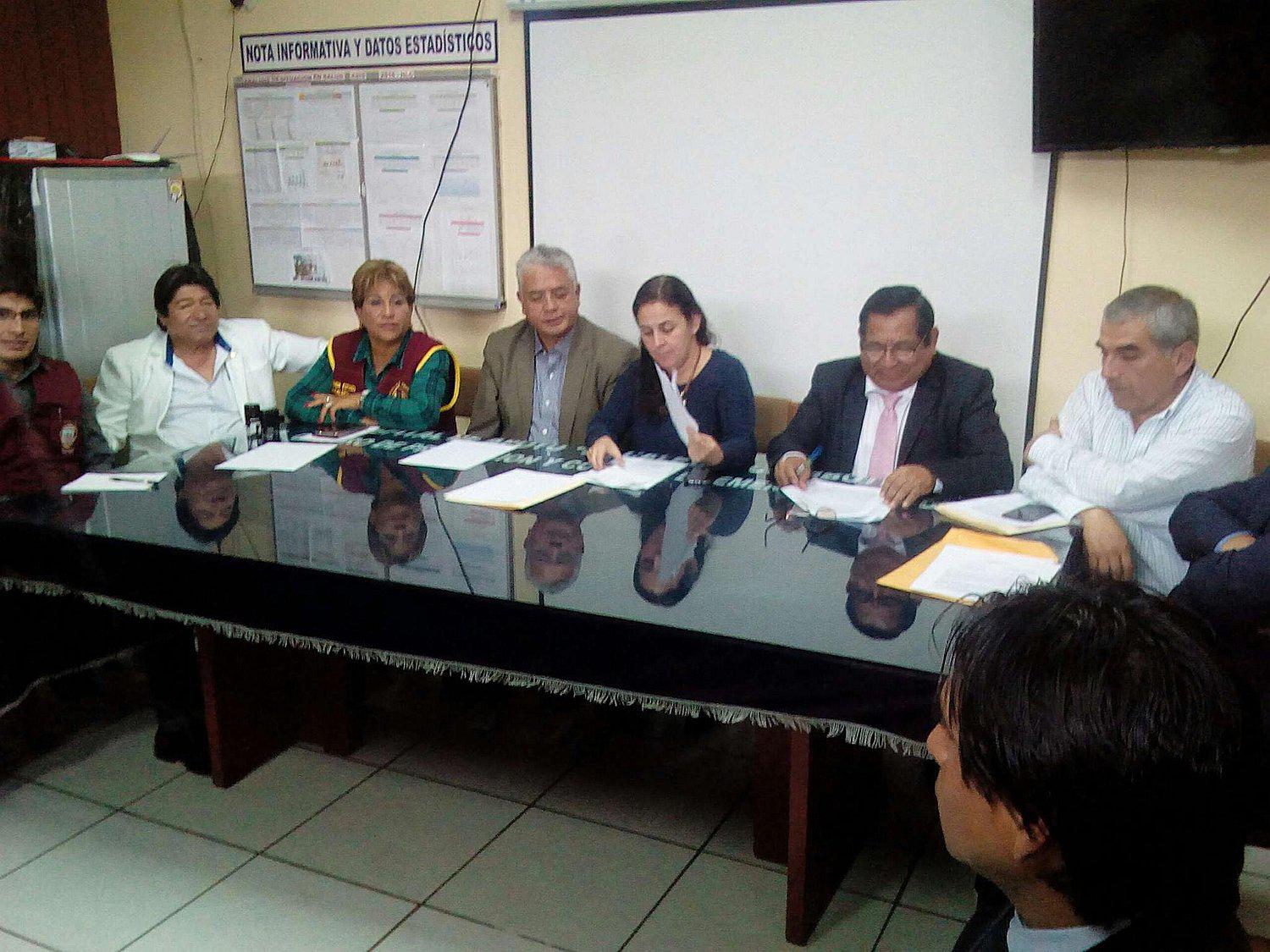 Chimbote: Ministra de Salud se reúne con autoridades en el hospital La Caleta (VIDEO)