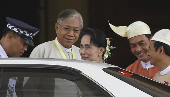 Después de 54 años de gobierno militar, un civil vuelve a ser presidente de Birmania