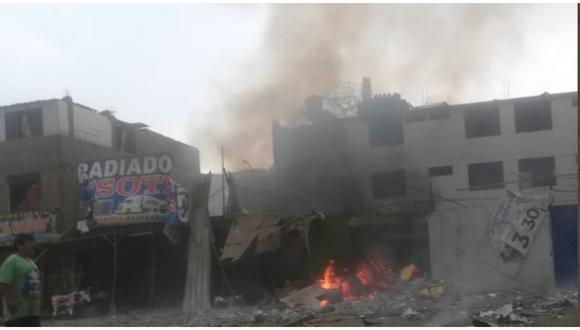 Incendio consume un taller de pirotécnicos ubicado en el kilómetro 28.5 de la Panamericana Norte. (Foto: Captura Twitter)