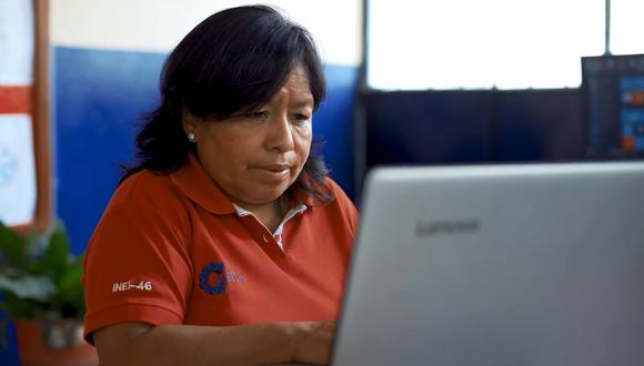 Elizabeth Carhuamaca, maestra del I.E. Víctor Raúl Haya de la Torre de Ate, nos cuenta su experiencia cómo capacitadora de educación on-line de su institución.