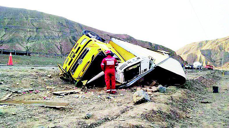 Vehículo se despista y conductor pierde la vida 