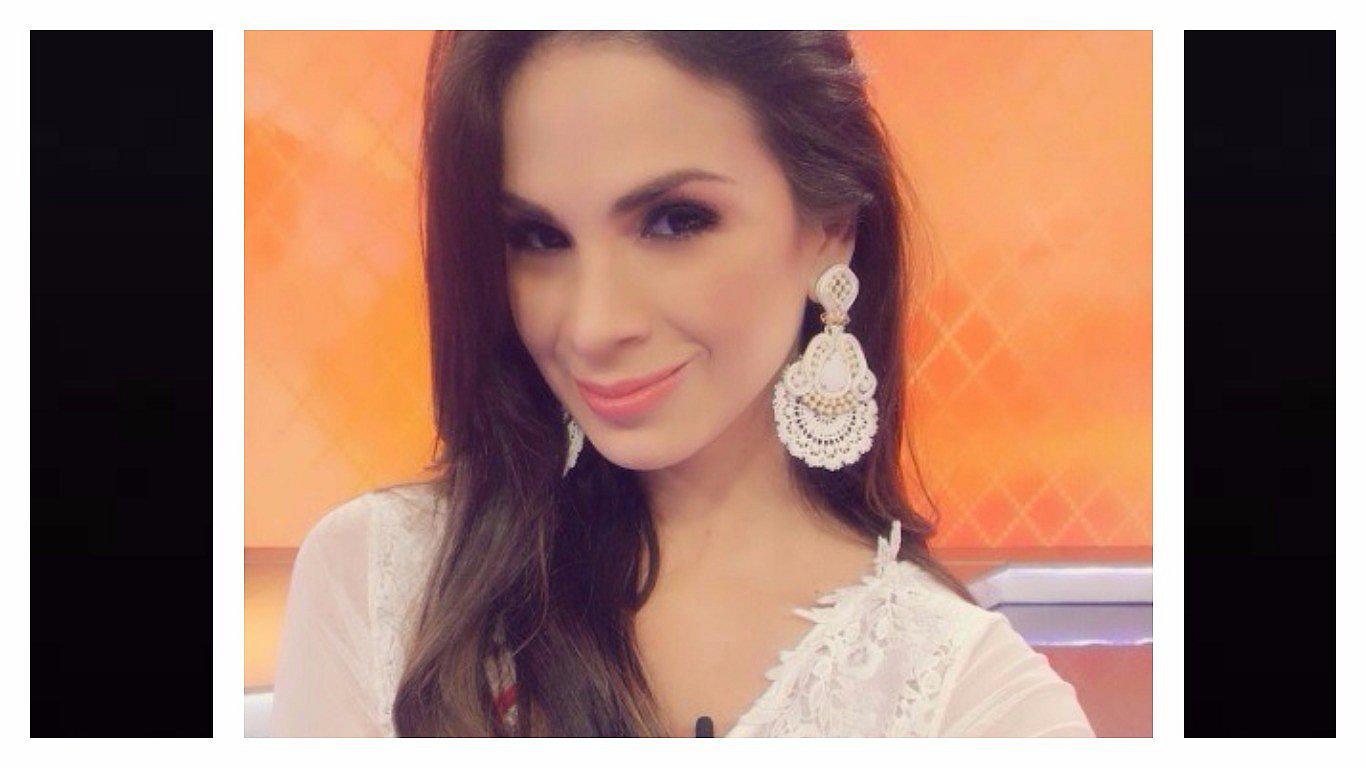 Sully Sáenz se muestra con peculiar atuendo en su despedida de soltera (FOTOS)