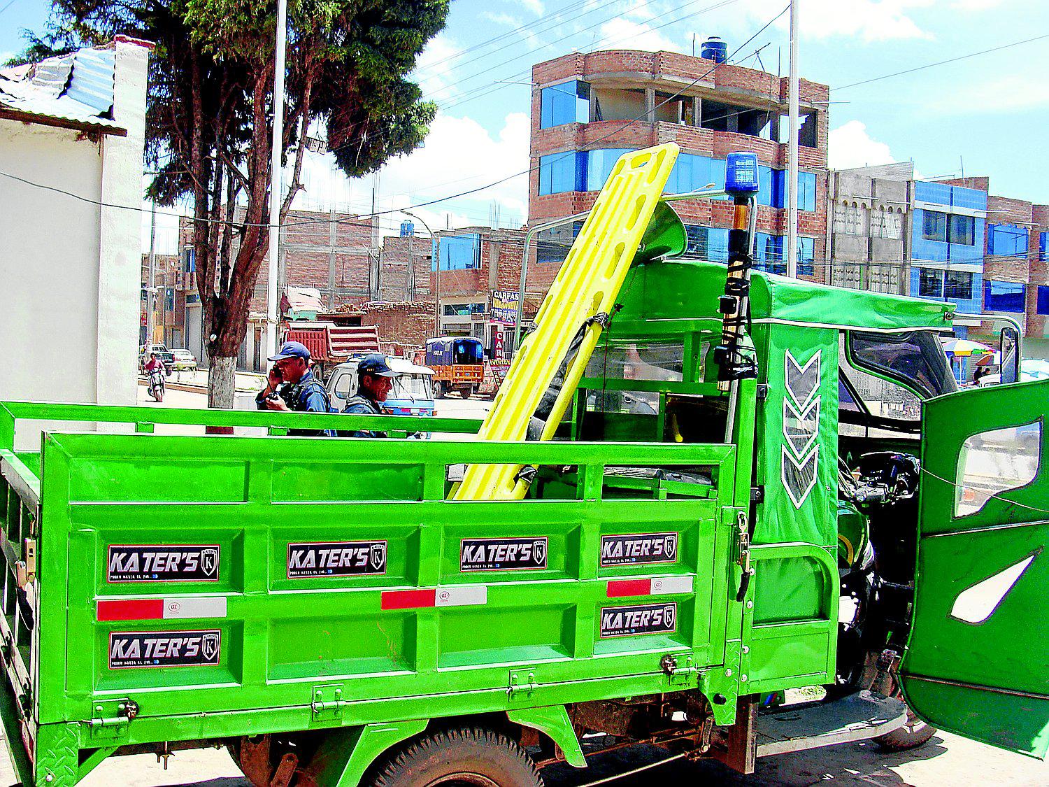 Serenos patrullan en moto de carga y bicicleta porque no les entregan camionetas