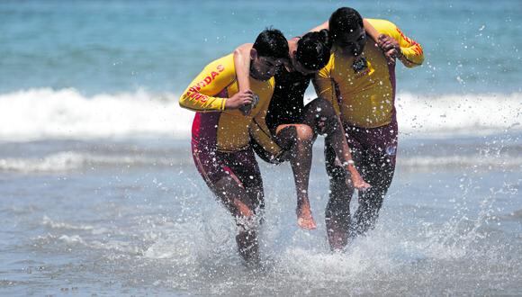 Rescataron en playas de Camaná. Fotos: JULIO REA„O/@PHOTO.GEC