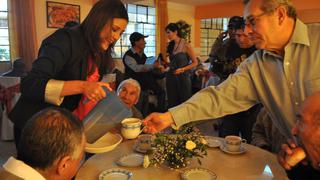 Candidata al GRA, Yamila Osorio, compartió desayuno con adultos mayores