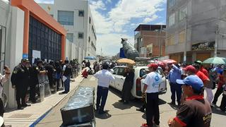Tacna: Se encadenan por presunta obstrucción a proceso de transferencia 