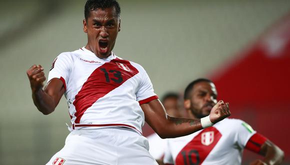 Renato Tapia es uno de los jugadores que más se ha manifestado respecto a la crisis política que vive el Perú. (Foto: AFP)