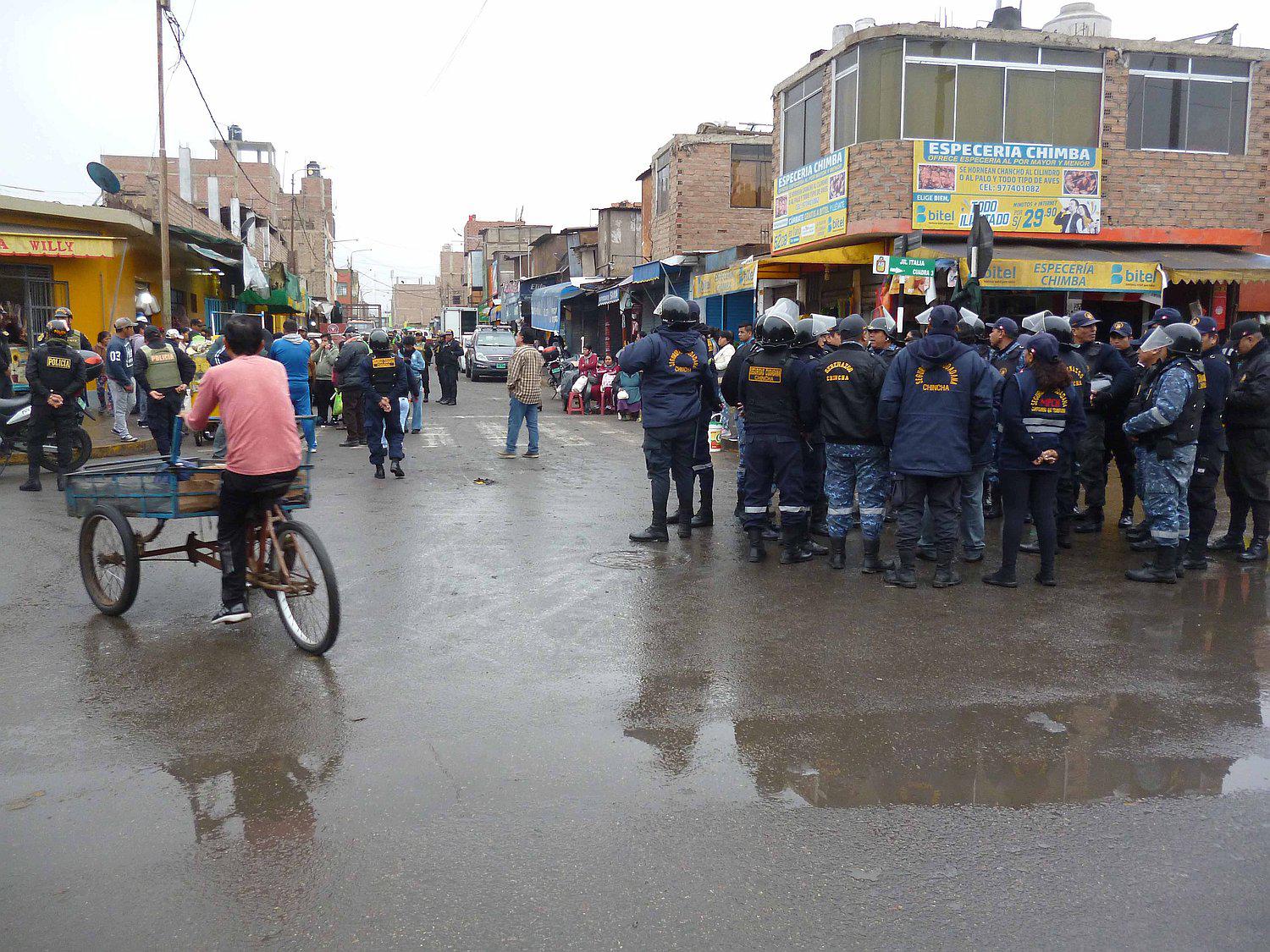 Informales siguen tomando las calles del cercado de Chincha