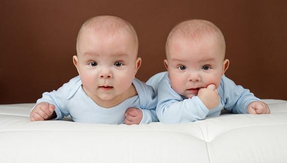 Mujer alumbró a gemelos  y médicos le dicen que uno de sus bebés "se desintegró" 