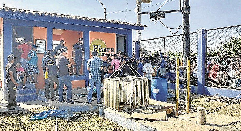 Piura: Dos trabajadores mueren asfixiados cuando limpiaban un pozo séptico