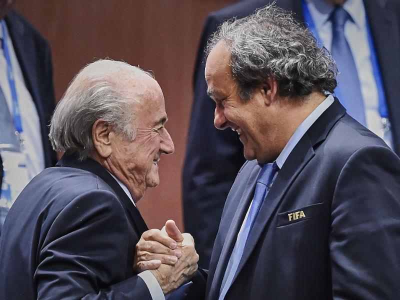 FIFA: Blatter habría sobornado a Platini con 2 millones de euros