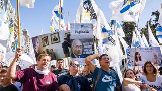 Argentinos marchan a las plazas para decir “Nunca más” a una dictadura